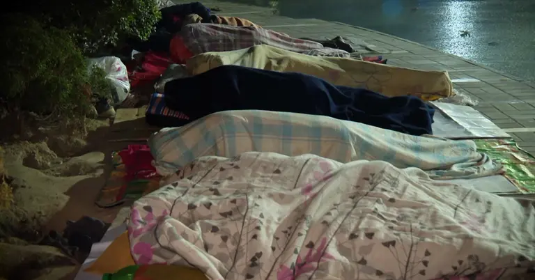 রমজানেও অভুক্ত পথ-শিশুরা,  একমুঠো খাবারের প্রতীক্ষায় নির্ঘুম রাত